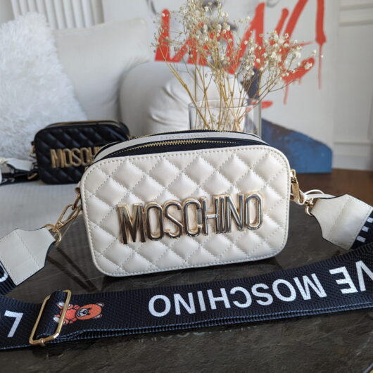 Сумочка Moschino кросс-боді стегана молочний