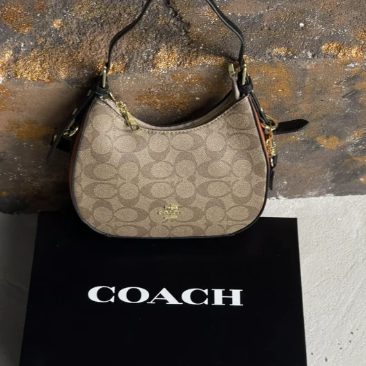 Сумка багет Coach Kleo бежевий