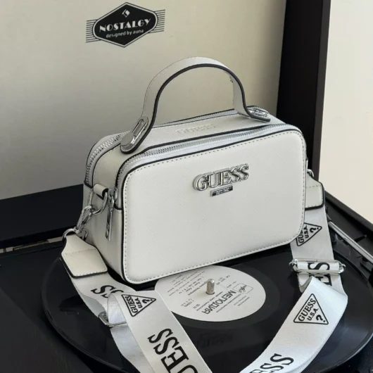 Сумочка Guess кросс-боді напис білий