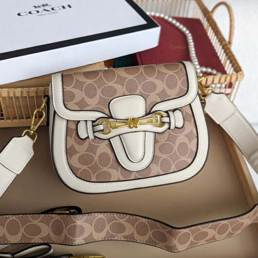 Сумка Coach крос боді моногам білий