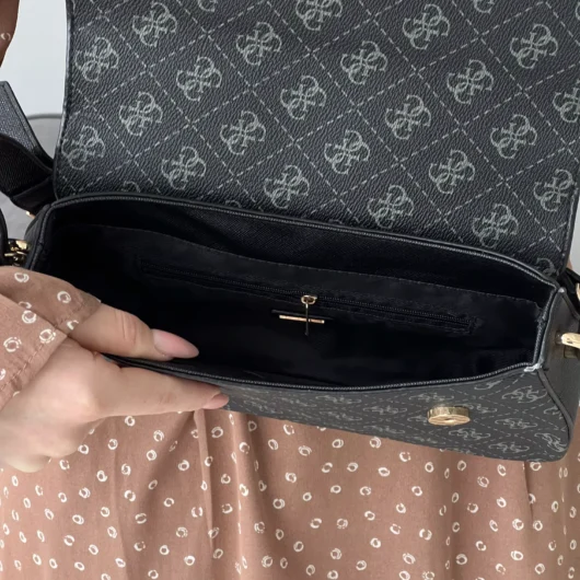 Сумка жіноча Guess Noelle багет чорний