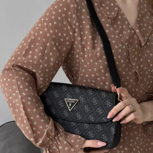 Сумка жіноча Guess Noelle багет чорний