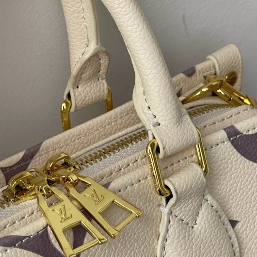 Сумка Louis Vuitton Monogram Reverse OnTheGo  молочний