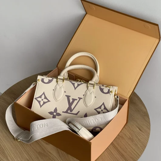 Сумка Louis Vuitton Monogram Reverse OnTheGo  молочний