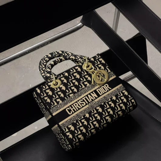 Жіноча сумка Christian Dior Lady medium чорний класик