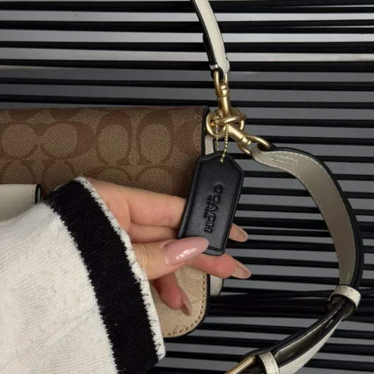 Сумочка Coach Morgan молочний
