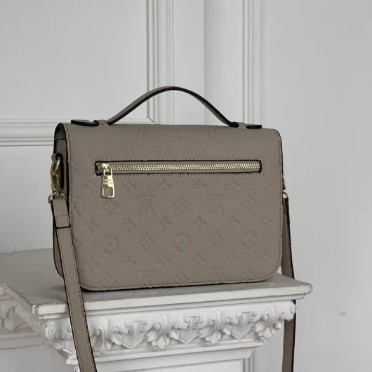 Сумка Louis Vuitton Pochette LUX Medium size бежевий