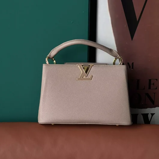 Сумка LOUIS VUITTON CAPUCINES  бежевий