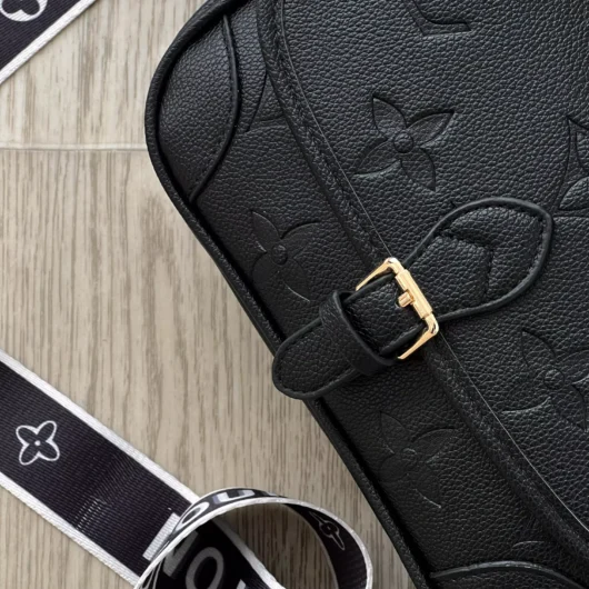 Сумка Louis Vuitton стегана на два ременця чорний