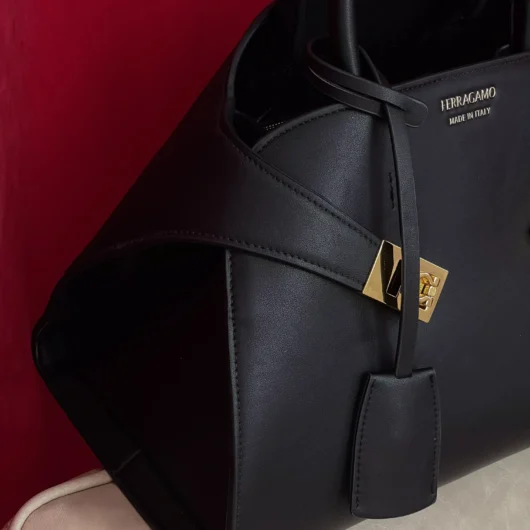 Сумка Salvatore Ferragamo чорний