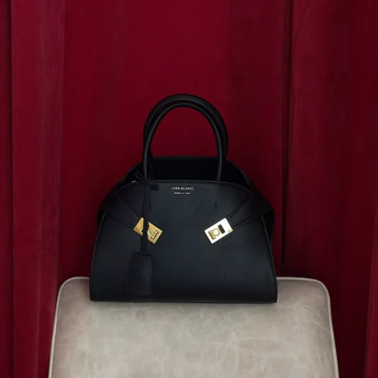 Сумка Salvatore Ferragamo чорний