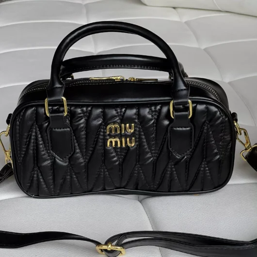 Жіноча сумка MIU MIU стегана чорний