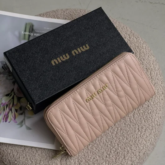 Гаманець Miu Miu стеганий Big size пудровий