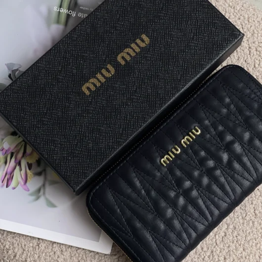 Гаманець Miu Miu стеганий Big size чорний