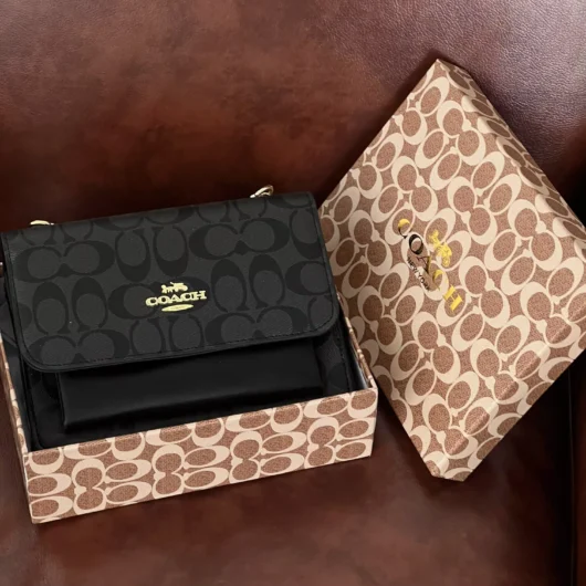 Жіноча сумочка Coach Mini Klare Crossbody чорний