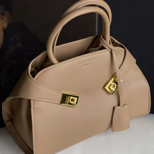Сумка Salvatore Ferragamo бежевий