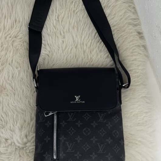 Сумка-мессенджер Louis Vuitton чоловіча через плече  чорний класичний