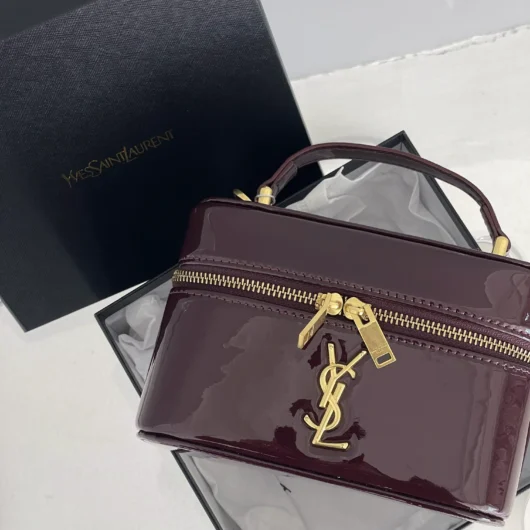 Жіноча сумка Yves Saint-Laurent  Gaby Vanity Lacquered Leather Shoulder Bag бордовий