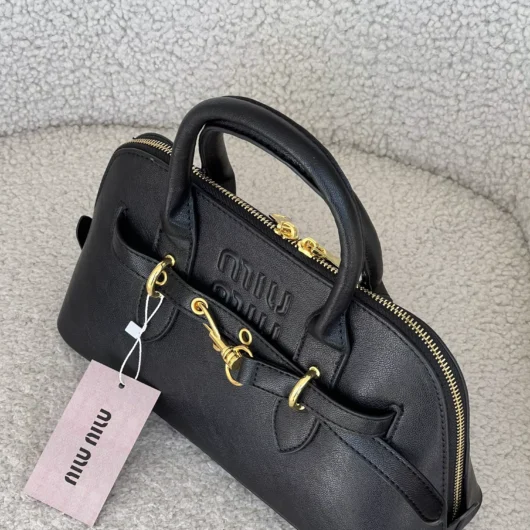 Miu Miu Aventure Nappa Leather medium size чорний