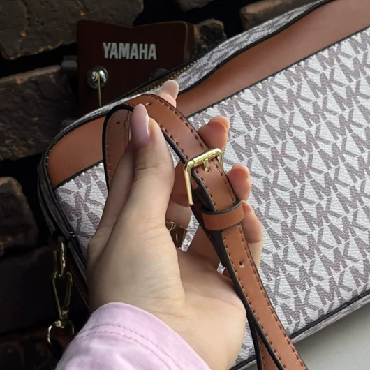 Сумка Michael Kors jet set large logo crossbody bag ivory пудрово-коричневий