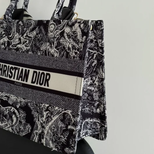 Сумка Dior шопер на широкому ремені чорно-білий тигр
