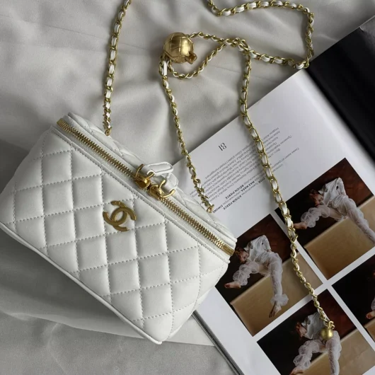 Сумка Chanel Classic Lambskin Pearl Crush Vanity Bag Premium білий