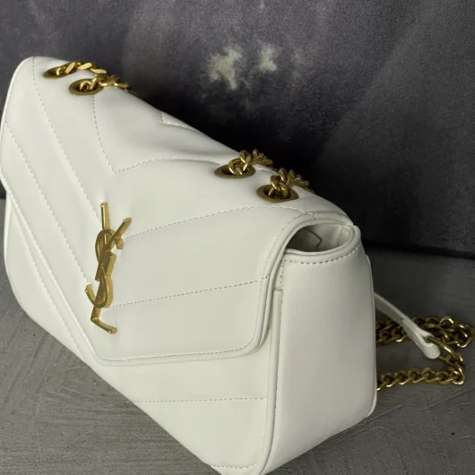 Жіноча сумка Yves Saint Laurent Loulou leather bag Medium size білий