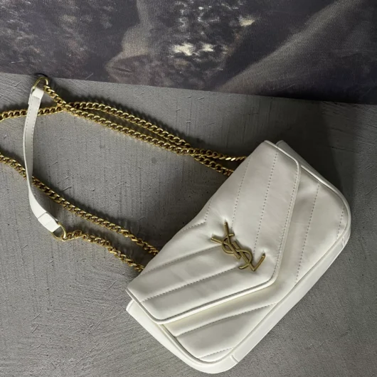 Жіноча сумка Yves Saint Laurent Loulou leather bag Medium size білий