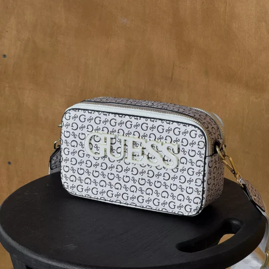 Сумка через плече Guess big logo крос боді кремовий