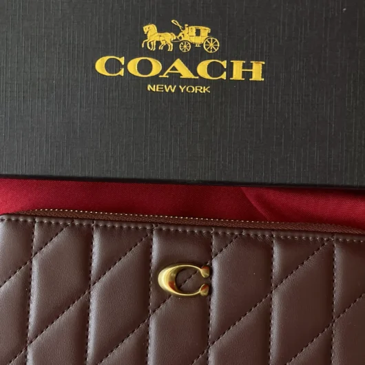 Гаманець Coach Quilted Leather Zip Around Long Wallet шоколадний