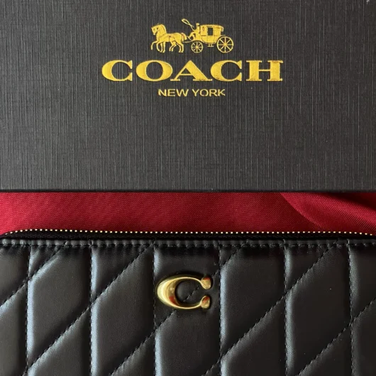 Гаманець Coach Quilted Leather Zip Around Long Wallet чорний
