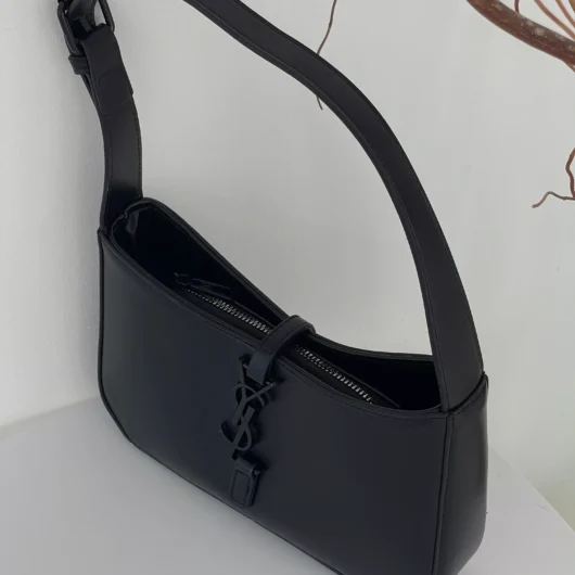 Сумка  Yves Saint Laurent Le 5 A 7 гладкий чорний матовий