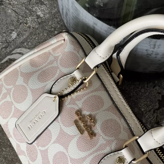 Сумка Coach Mini Rowan Crossbody  In Signature біло-пудровий