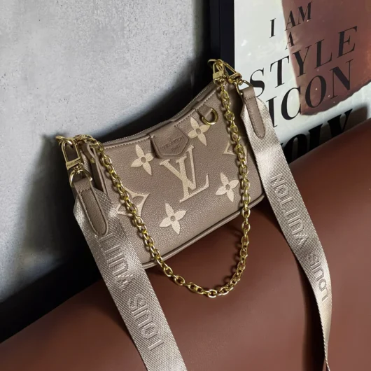 Сумка Louis Vuitton Bolsa Easy Pouch On Strap бежевий + лого