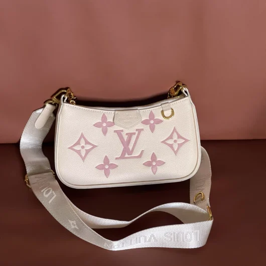 Сумка Louis Vuitton Bolsa Easy Pouch On Strap молочний
