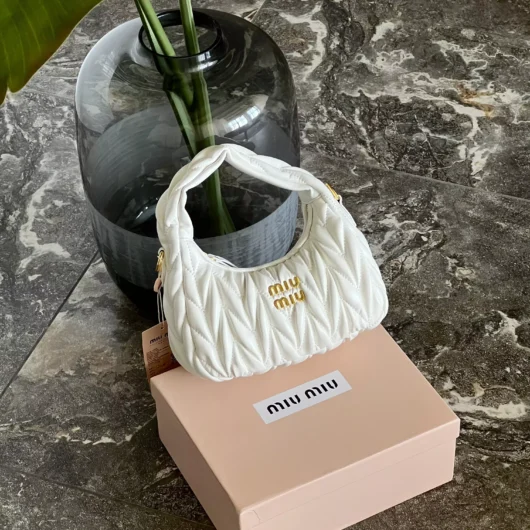 Сумка Miu Miu Wander Matelassé Nappa Leather білий