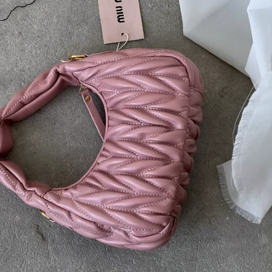 Сумка Miu Miu Wander Matelassé Nappa Leather пудрово-рожевий