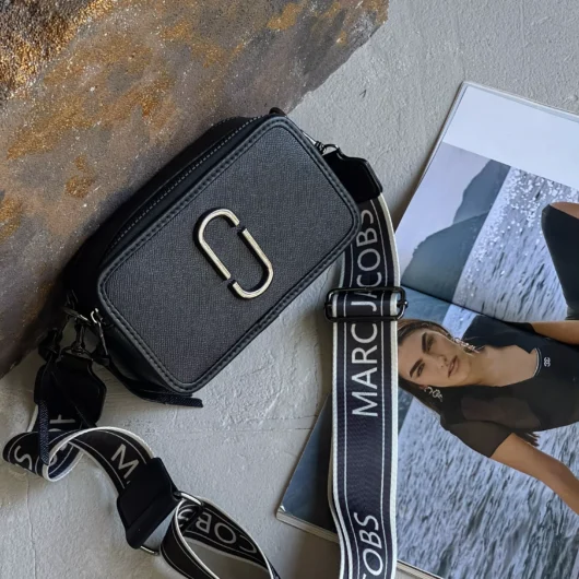 Сумка Marc Jacobs Snapshot на широкому ременці чорний