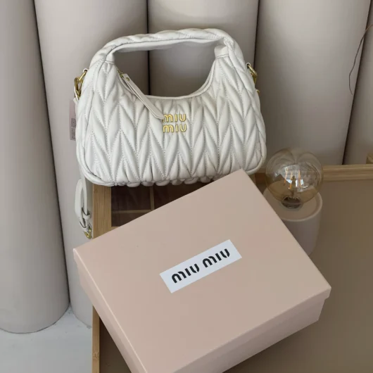 Сумка Miu Miu Wander Matelassé Nappa Leather Hobo Bag молочний