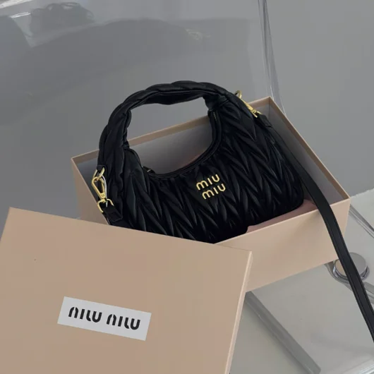 Сумка Miu Miu Wander Matelassé Nappa Leather Hobo Bag чорний