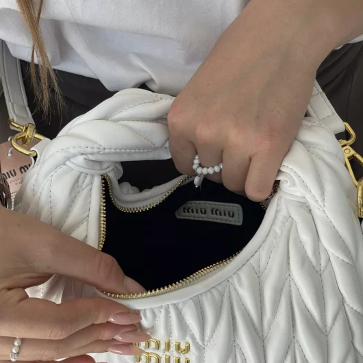 Сумка Miu Miu Wander Matelassé Nappa Leather Hobo Bag білий