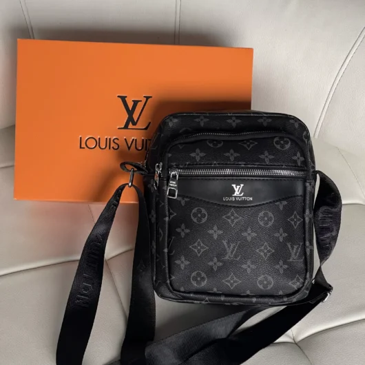 Чоловіча сумка мессенджер через плече Louis Vuitton чорний