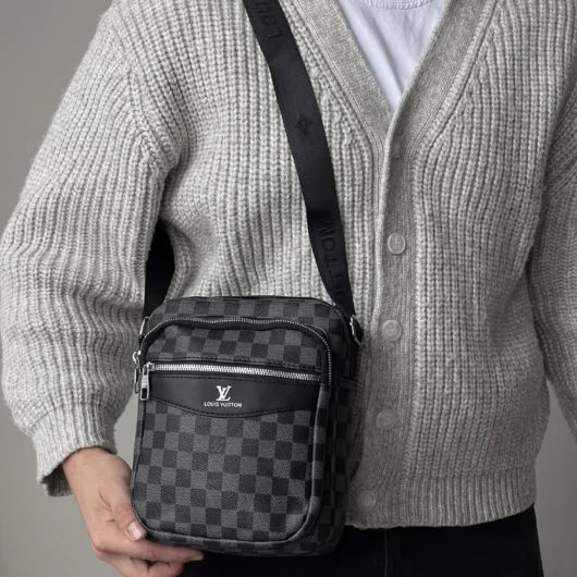 Чоловіча сумка мессенджер через плече Louis Vuitton сірий в клітку