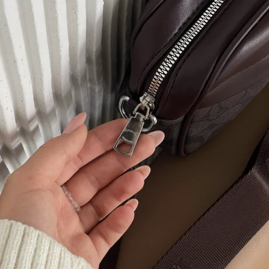 Чоловіча сумка кросс боді Graham Crossbody Coach коричневий