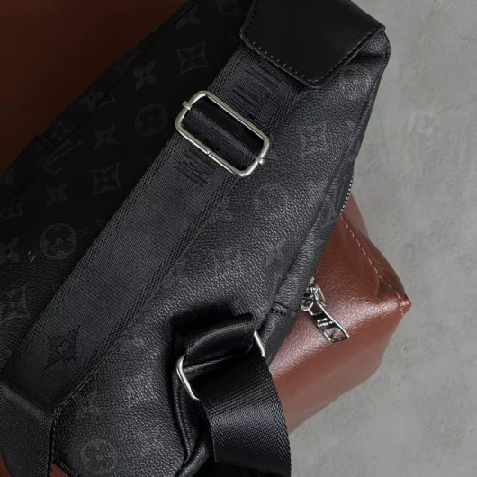 Чоловіча сумка слинг через плече Louis Vuitton чорний