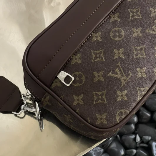 Чоловіча сумка кросс боді Graham Crossbody Louis Vuitton коричневий