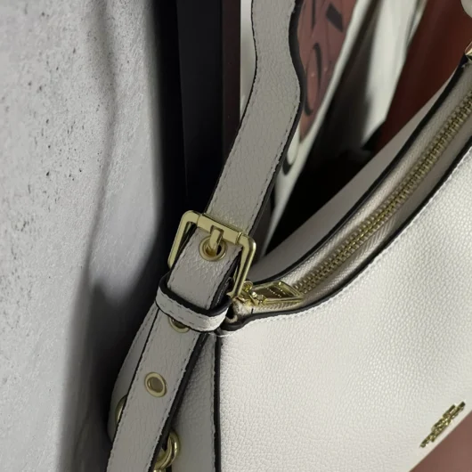 Сумка багет Coach Kleo білий класичний