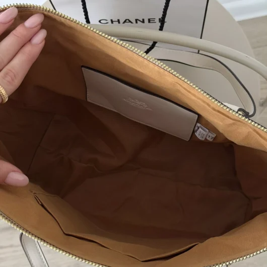 Жіночій шопер Coach Gallery Tote молочний