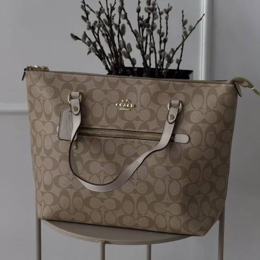 Жіночій шопер Coach Gallery Tote молочний