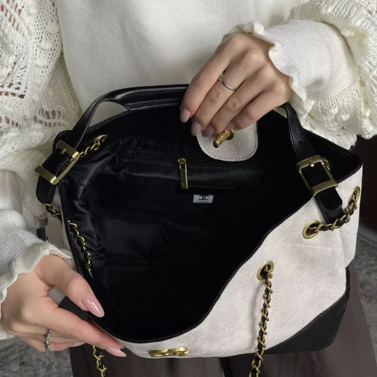 Сумка Chanel Metiers D’art Bag молочний